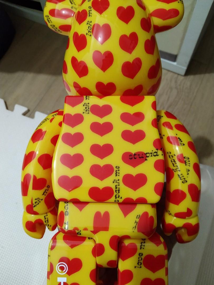 Bearbrick hide yellow heart, 興趣及遊戲, 玩具& 遊戲類- Carousell