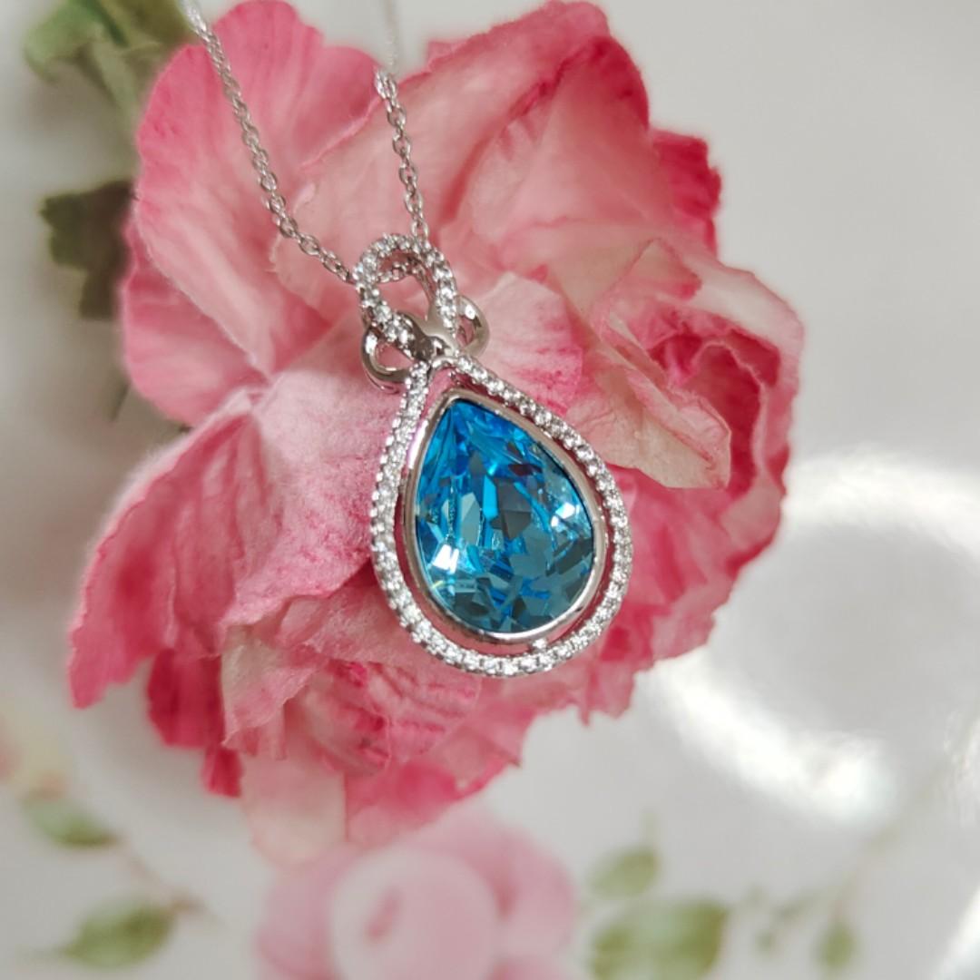 Cute best sale crystal necklaces