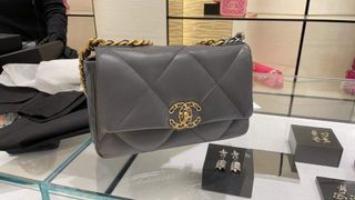 （分類：）位於 。 由 dior3413 提交（商品編號 1107033306，圖片 1）。簡介： 。