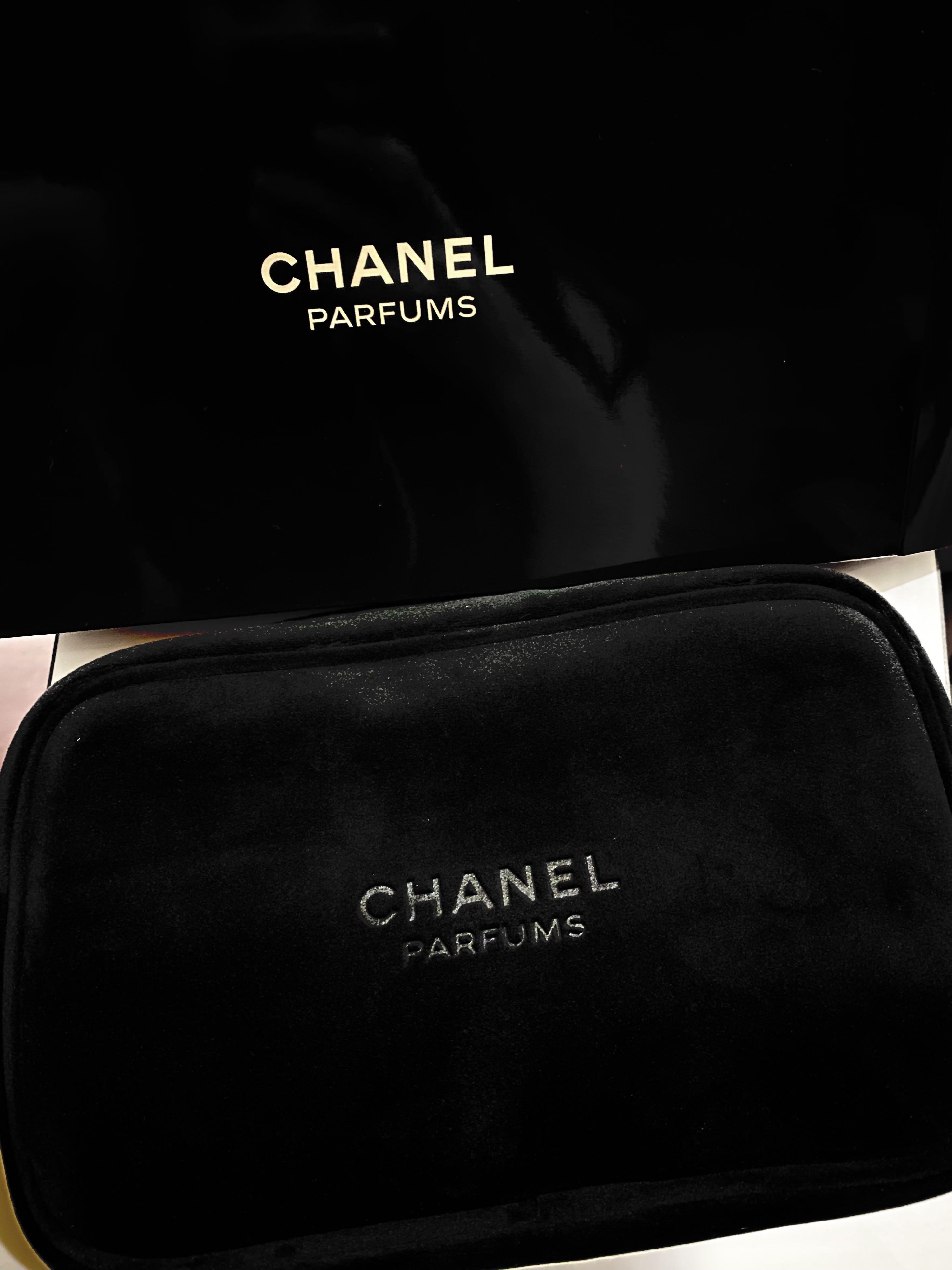 CHANEL Beaute White Velvet Cosmetic Makeup Bag VIP Gift New no box