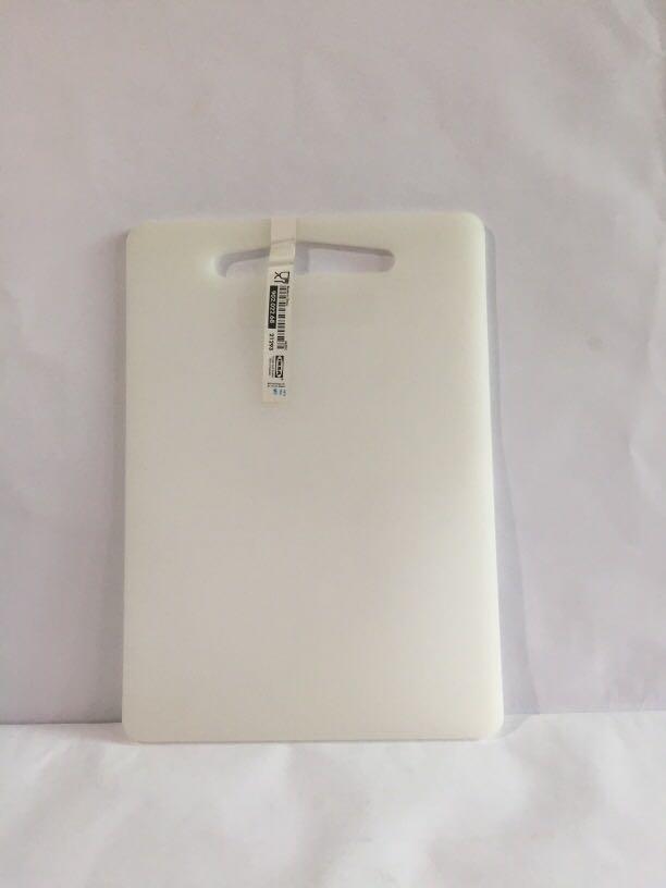 Chopping board BPA free from US (Category: Knives & Chopping Boards) located in Pasay City. Submitted by redgiftshop (Listing ID 1107078711, Image 1). Description: material plastic color white thickness- 1 cm rectangular shape (stocks 2 ) Resist Deep scratcher double sized BPA Free odor Resistant Dishwasher safe 15.5 x 10 directly bought in US product code : CL.