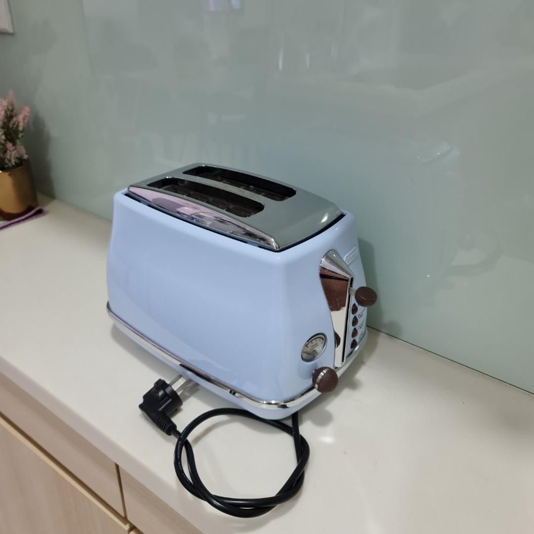 Delonghi toaster in light blue, TV & Home Appliances, Kitchen