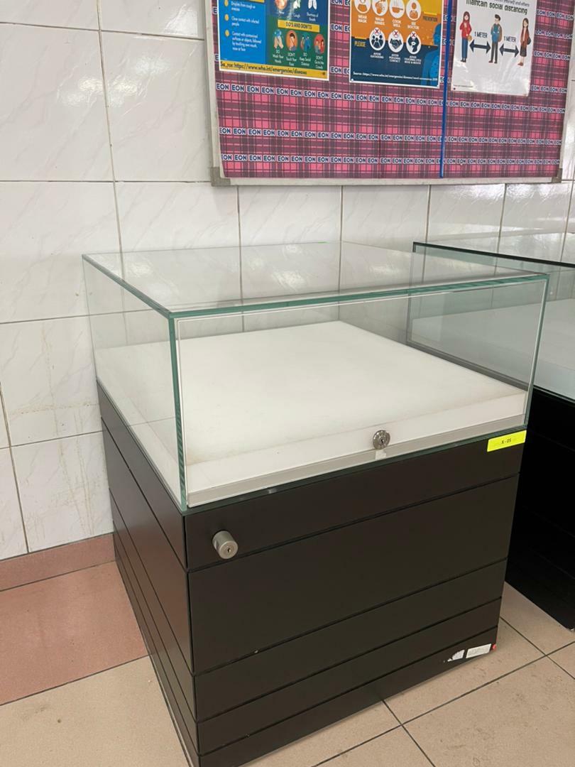 Display table rack, Furniture & Home Living, Furniture, Shelves