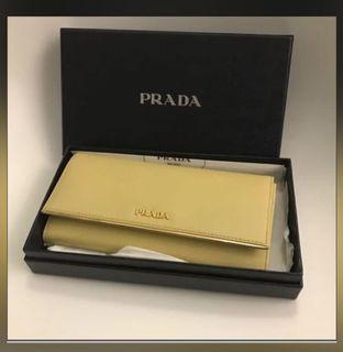 Genuine Prada wallet w/h certificate