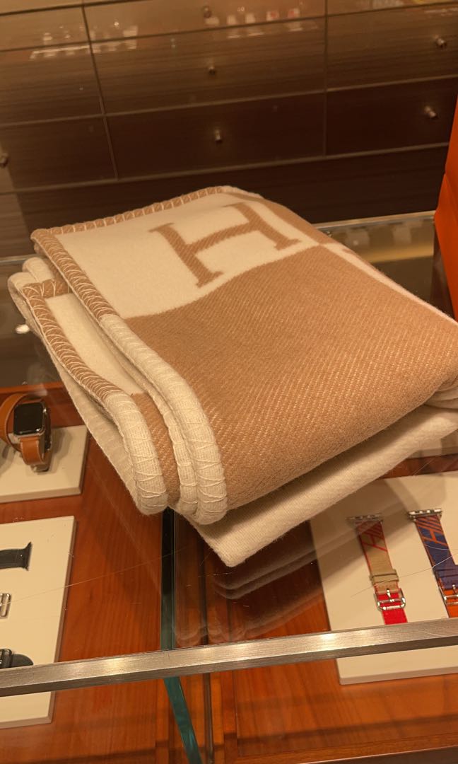 Hermes baby blanket (gold color), 名牌, 首飾 Carousell