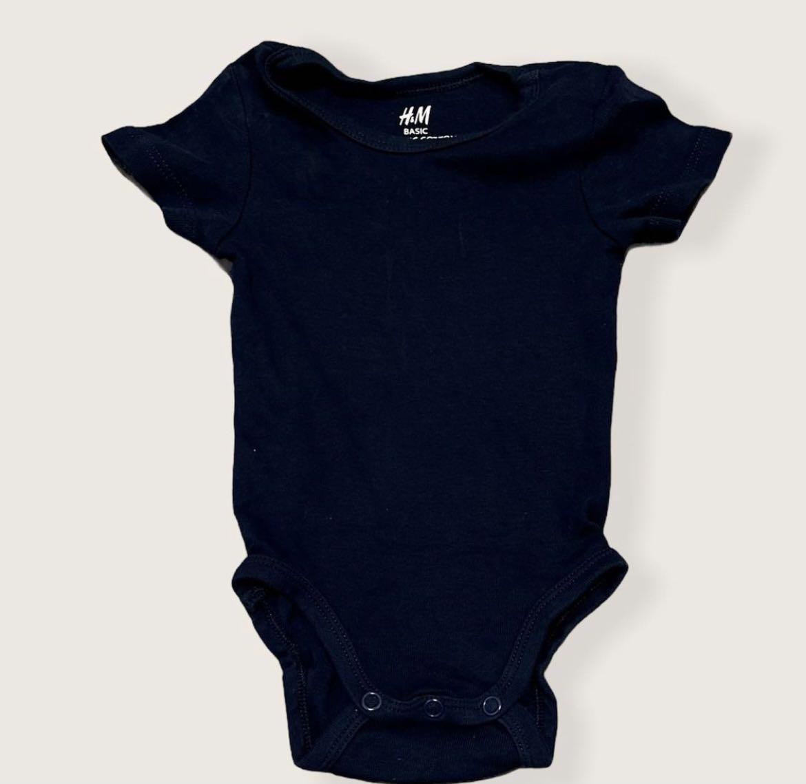 H&m onesie (Category: Babies & Kids Fashion) located in Laoag. Submitted by ravmi (Listing ID 1107027295, Image 1). Description: H&m onesie 2-4 months on tag. Runs big, fits ‘til 6months Rarely used. Like new.