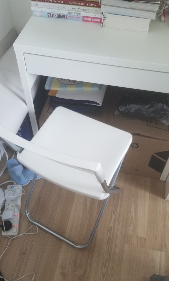 Ikea computer table and chair, 傢俬＆家居, 傢俬, 桌子 Carousell