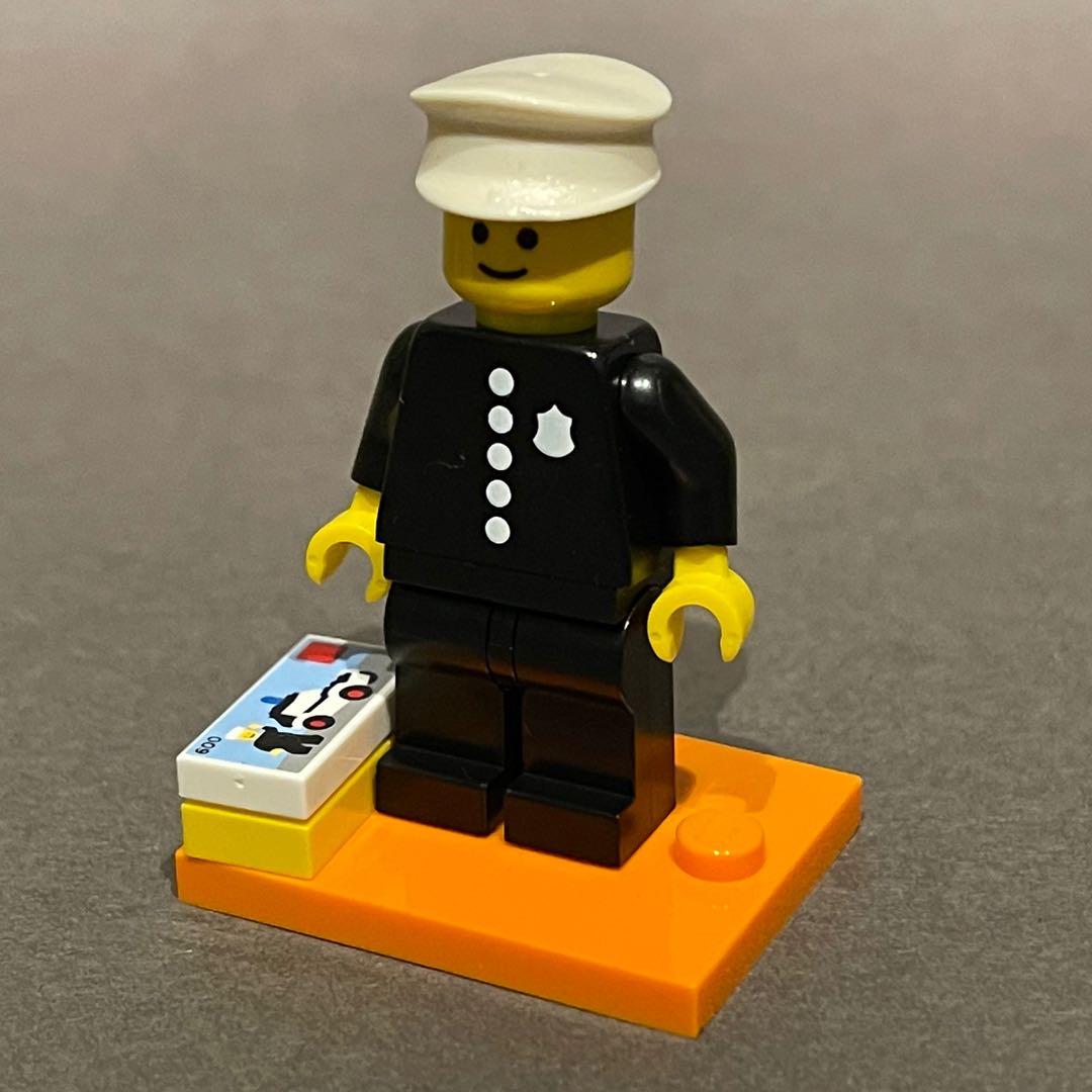 Lego classic best sale police officer