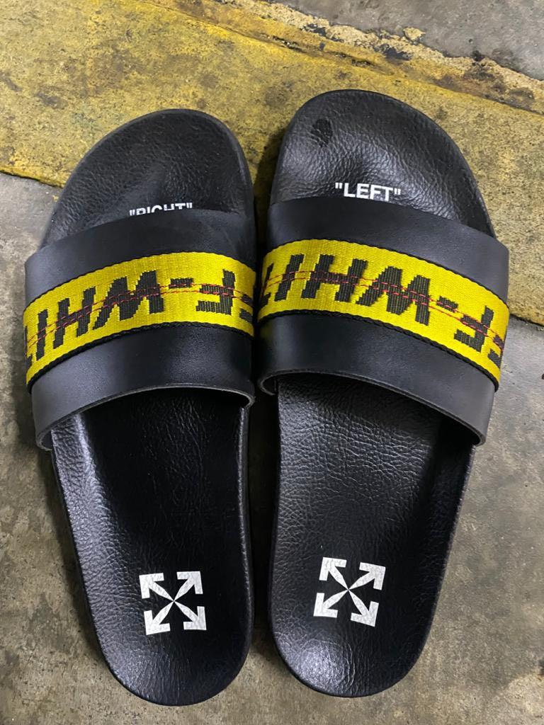 Yeezy hotsell slides supreme