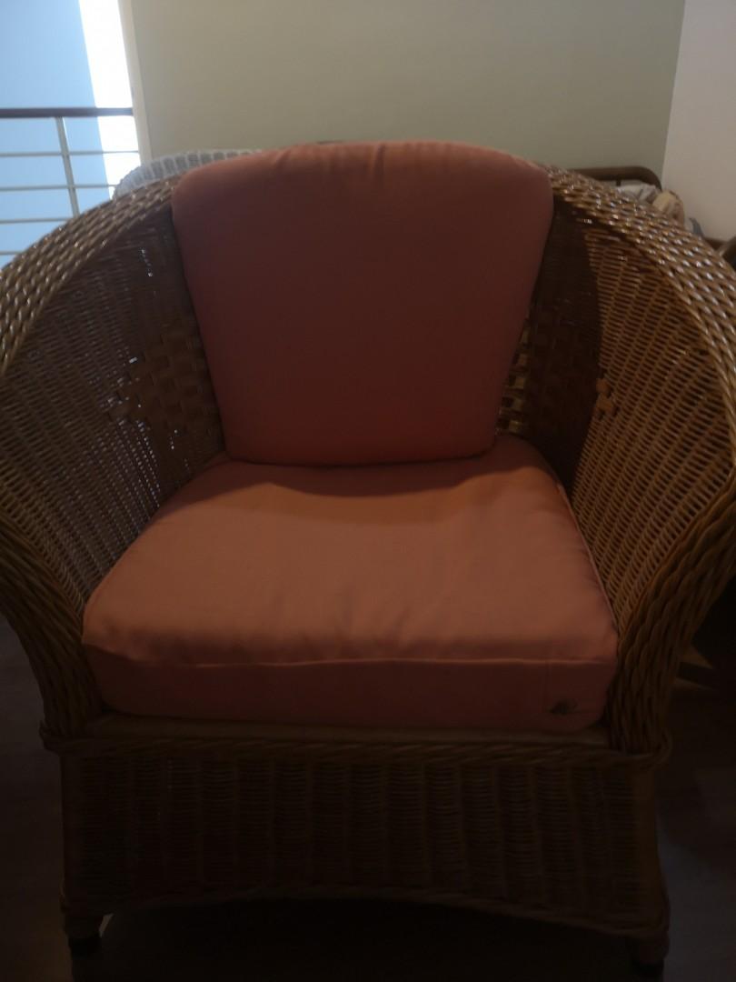 Single Sofa (Category: Sofas) located in Kuala Lumpur. Submitted by ryanleeproperty (Listing ID 1107129899, Image 1). Description: used chair with cusion let go to people appreciate.