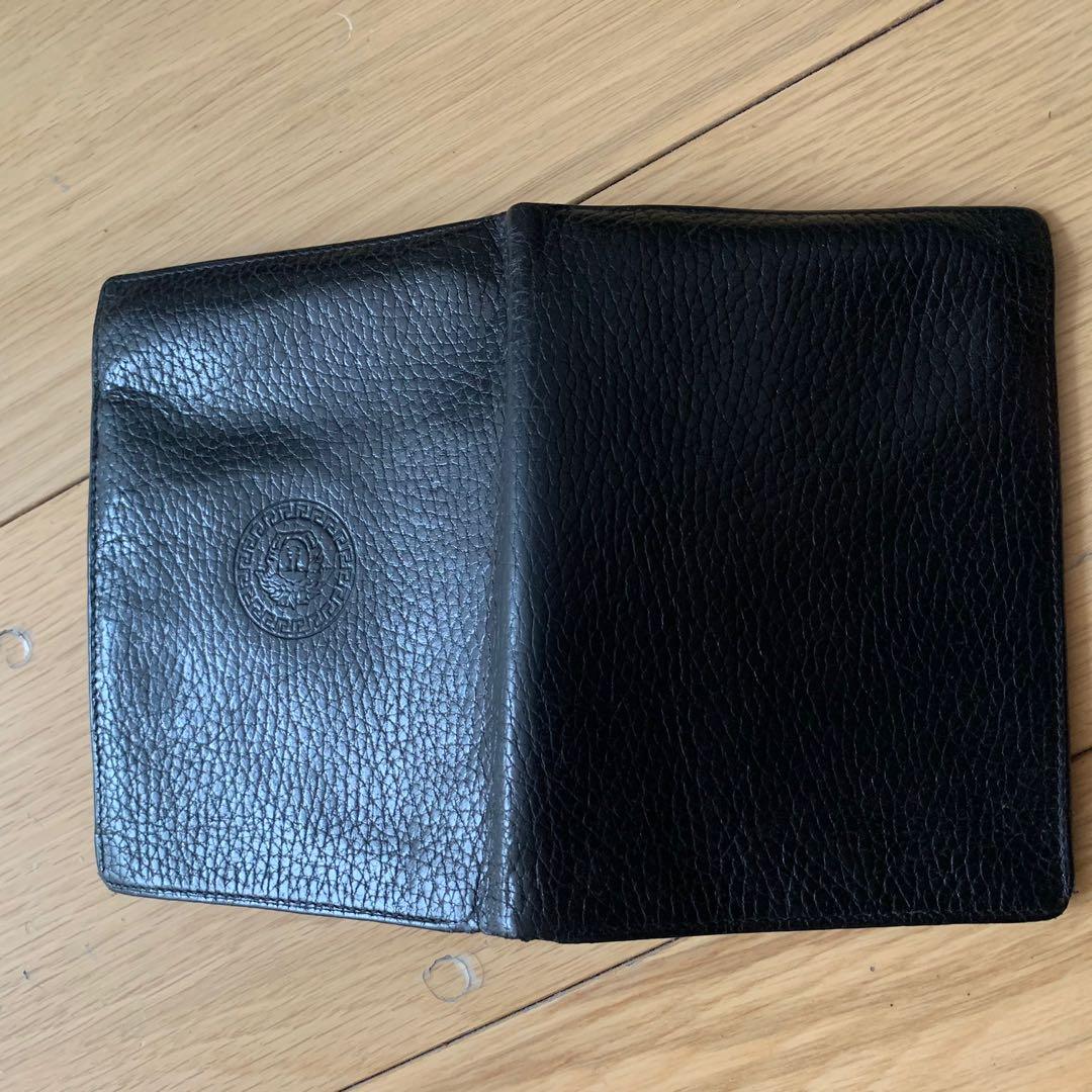 Versace vintage passport holder, 名牌, 飾物及配件 Carousell