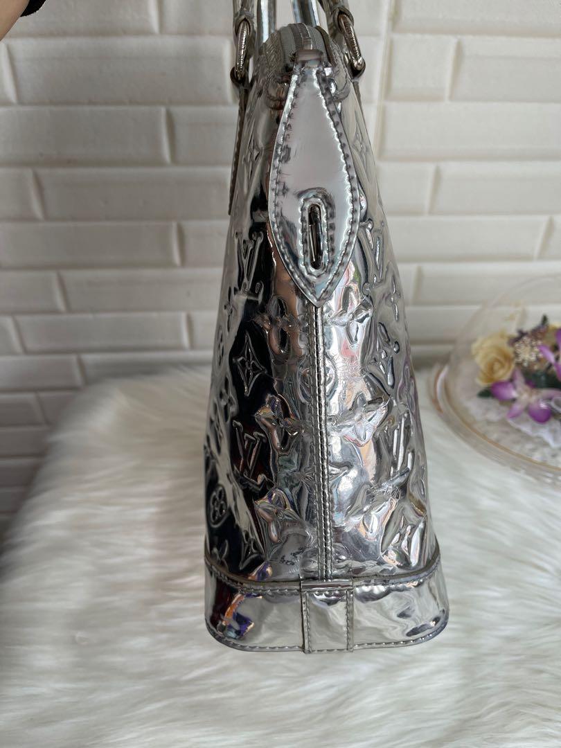 Sold at Auction: Louis Vuitton, Louis Vuitton Silver Mirror Patent Leather  Lockit Bag