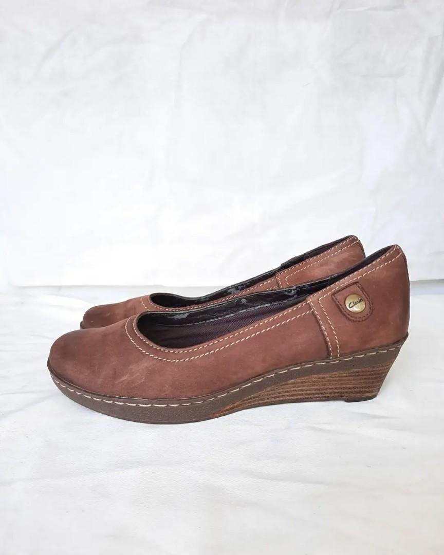 clarks brown wedges