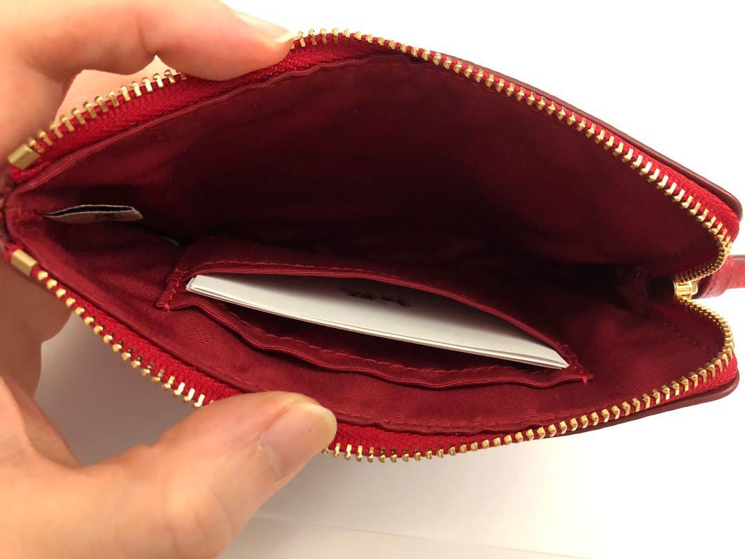 Red top wristlet bag