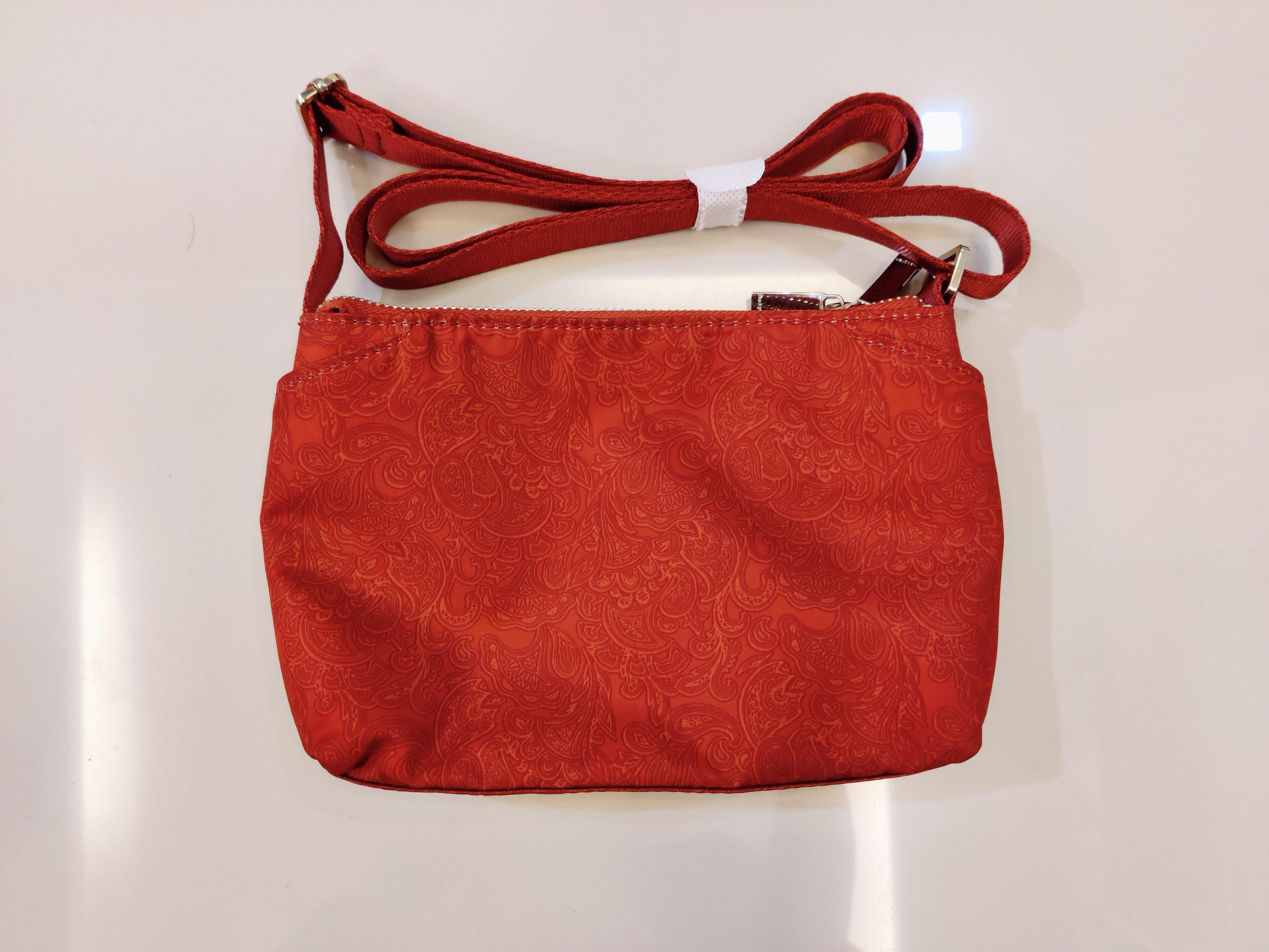 Hedgren prisma triangular small crossbody top