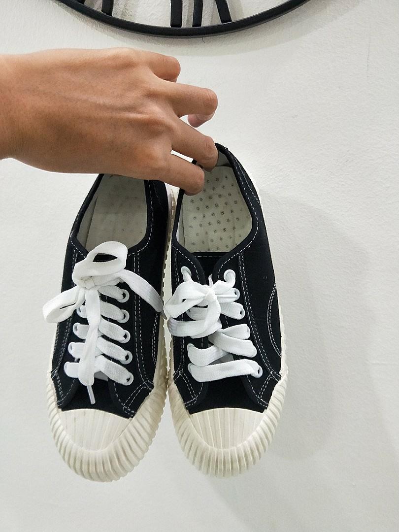 White canvas sales shoes kids