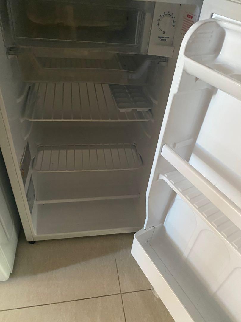 LG Bar Fridge 90L GL131SQW, TV & Home Appliances, Kitchen Appliances