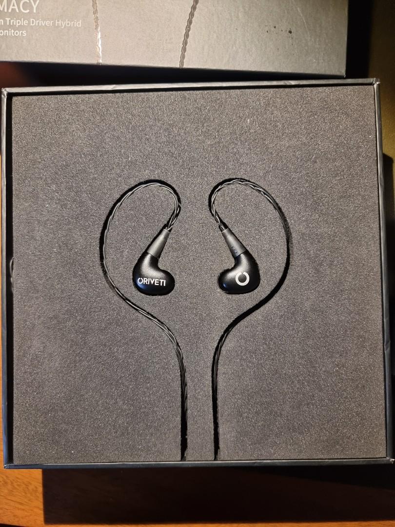 Oriveti New Primacy In Ear Monitors (Category: Earphones) located in Quezon City. Submitted by atg02 (Listing ID 1107279551, Image 3). Description: RFS: Decutter Condition: 9/10 Bought from Egghead Shangrila for about PHP 15,300 Specifications Driver: Knowles Dual Armature Driver & 8mm Dynamic Driver Impedance: 8 Ohm Frequency Response: 20 – 20000Hz Sensitivity: 105+-3dB/mW, 1000Hz Distortion: <1% Plug: Gold-plated 3.5mm Stereo Plug Cable: 1.2 m 
