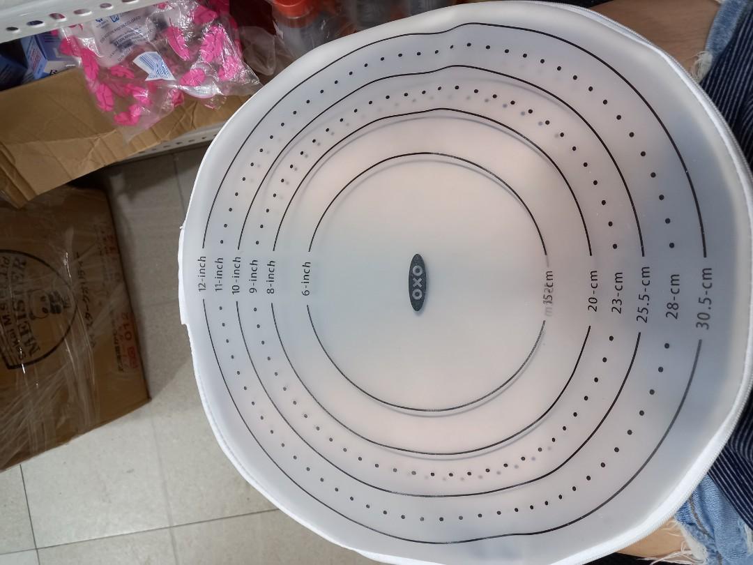 OXO Good Grip Silicone Dough Rolling Bag (Category: Bakeware) located in Cavite. Submitted by qapirazzo_voutik23 (Listing ID 1107376248, Image 1). Description: OXO Good Grip Silicone Dough Rolling Bag for Pie Crust Bag.