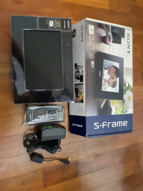 Sony Photo Frame Digital SONY DPF710, Black, Everything Else on Carousell