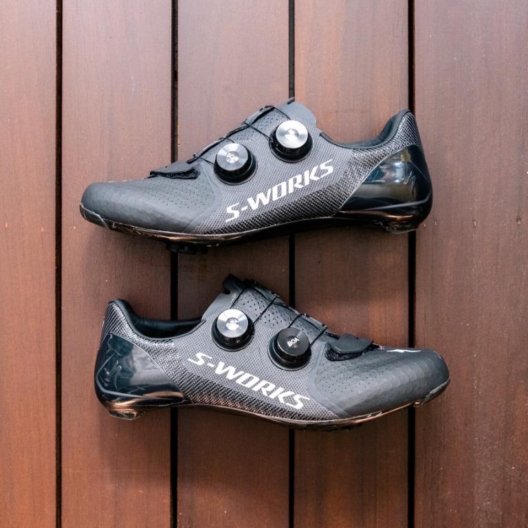 S works 8 road shoe shop