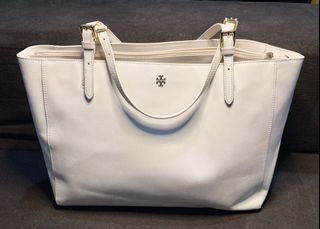 (Category: ) located in . Submitted by jenibags (Listing ID 1107341463, Image 1). Description: .