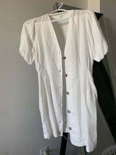 (Category: ) located in . Submitted by sn.closetsale (Listing ID 1107444110, Image 1). Description: .
