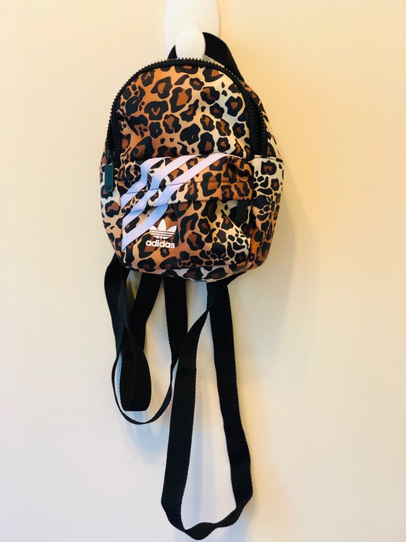 Adidas Originals “Leopard Luxe” look mini backpack, 女裝, 手袋及銀包, 多用途袋- Carousell