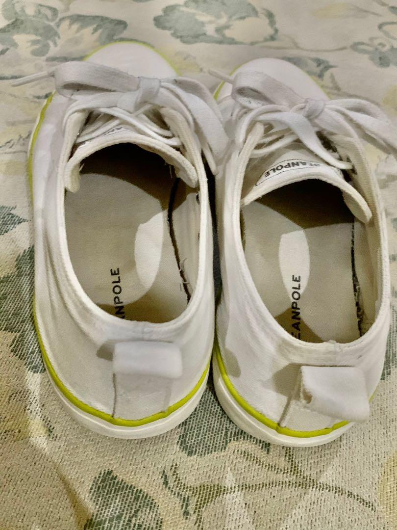 Beanpole Sneakers Authentic (Category: Sneakers) located in Cagayan de Oro. Submitted by soroha (Listing ID 1107587627, Image 3). Description: Beanpole Ladies Sneakers Color: Off white Canvass Size: US 7.5, 24.5cm No box Good condition with signs of usage Pls manage your expectations.