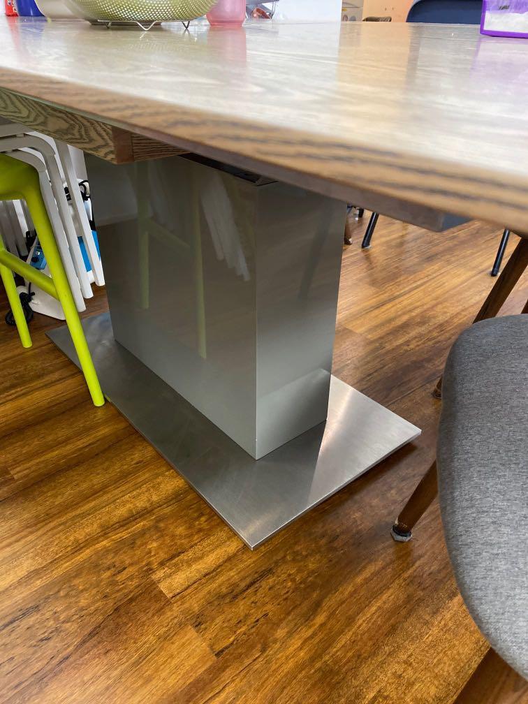 Capri extending hotsell dining table