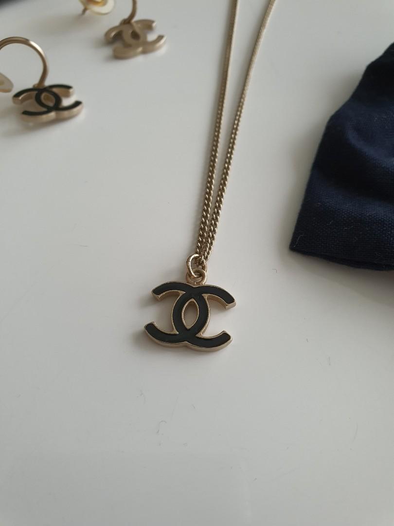 Chanel black enamel cc logo pendant necklace top