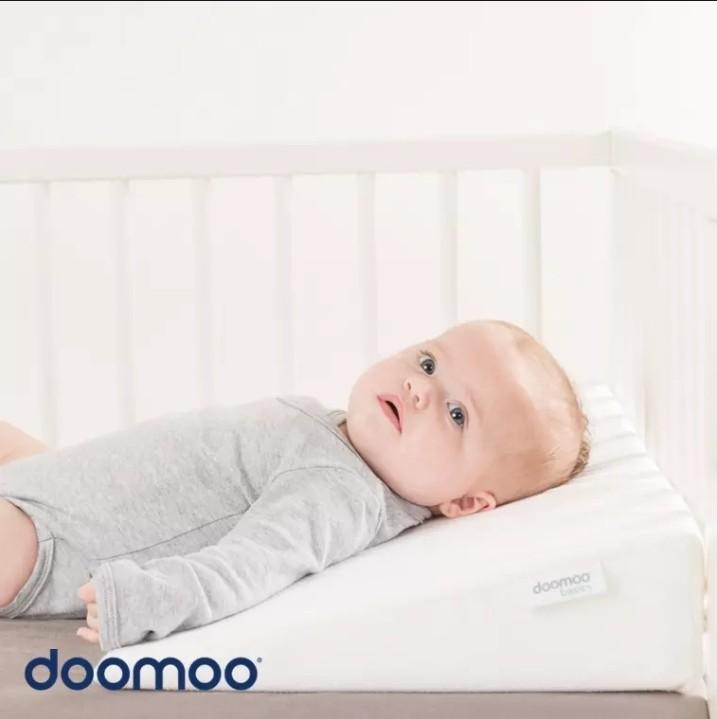 Doomoo Incline Cot Wedge, Babies & Kids, Baby Nursery & Kids Furniture