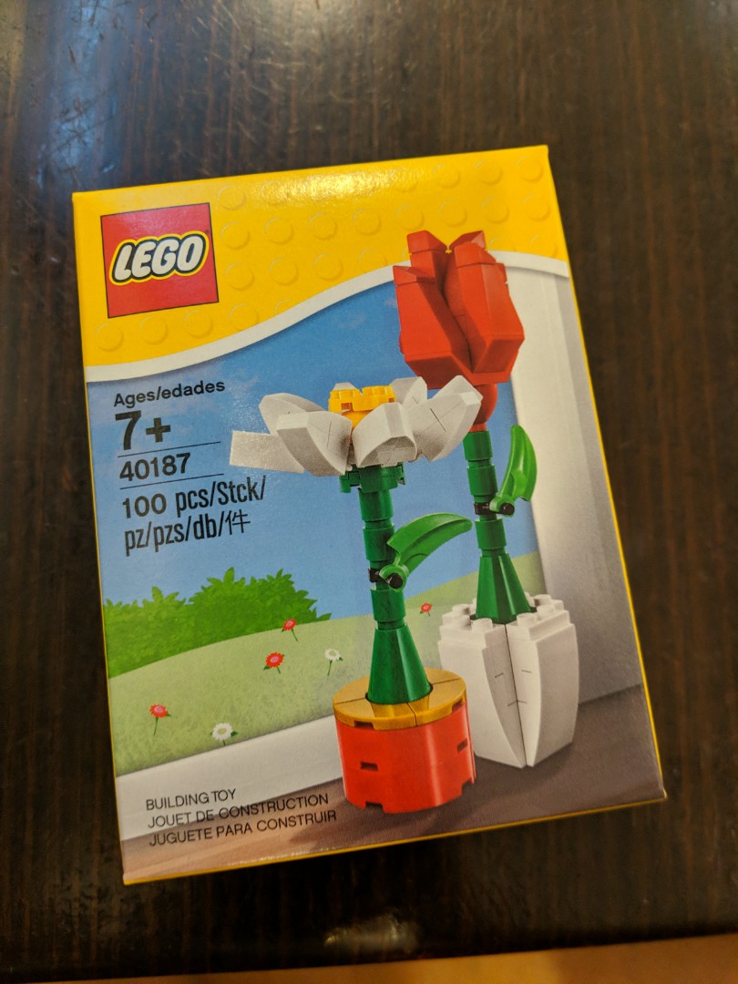 Lego flower display 40187, Hobbies & Toys, Toys & Games on Carousell