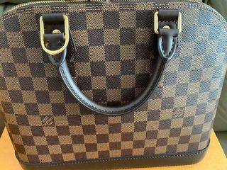 (Category: ) located in . Submitted by glk888 (Listing ID 1107523280, Image 1). Description: .