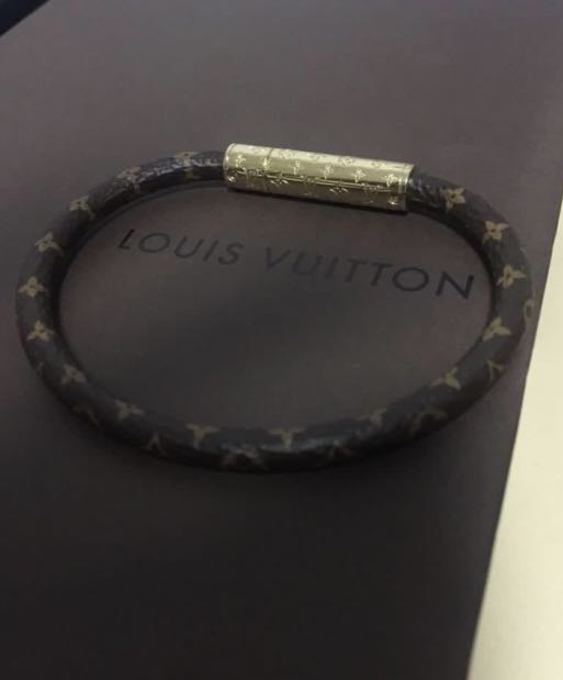 Bracelet Louis Vuitton Vivienne Monogram Charm Size19 -Medium New Box  Receipt