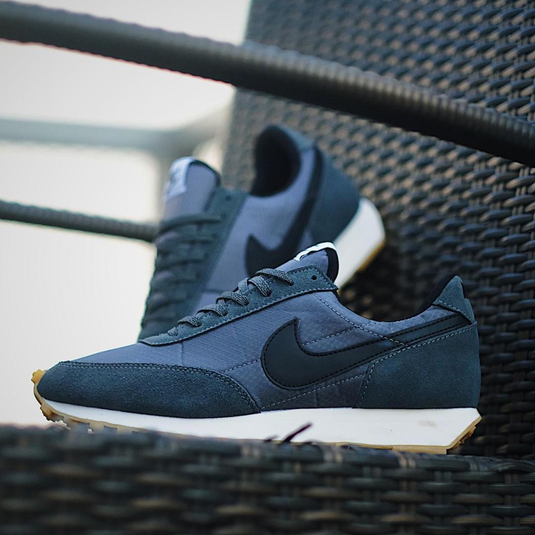 black daybreak nike