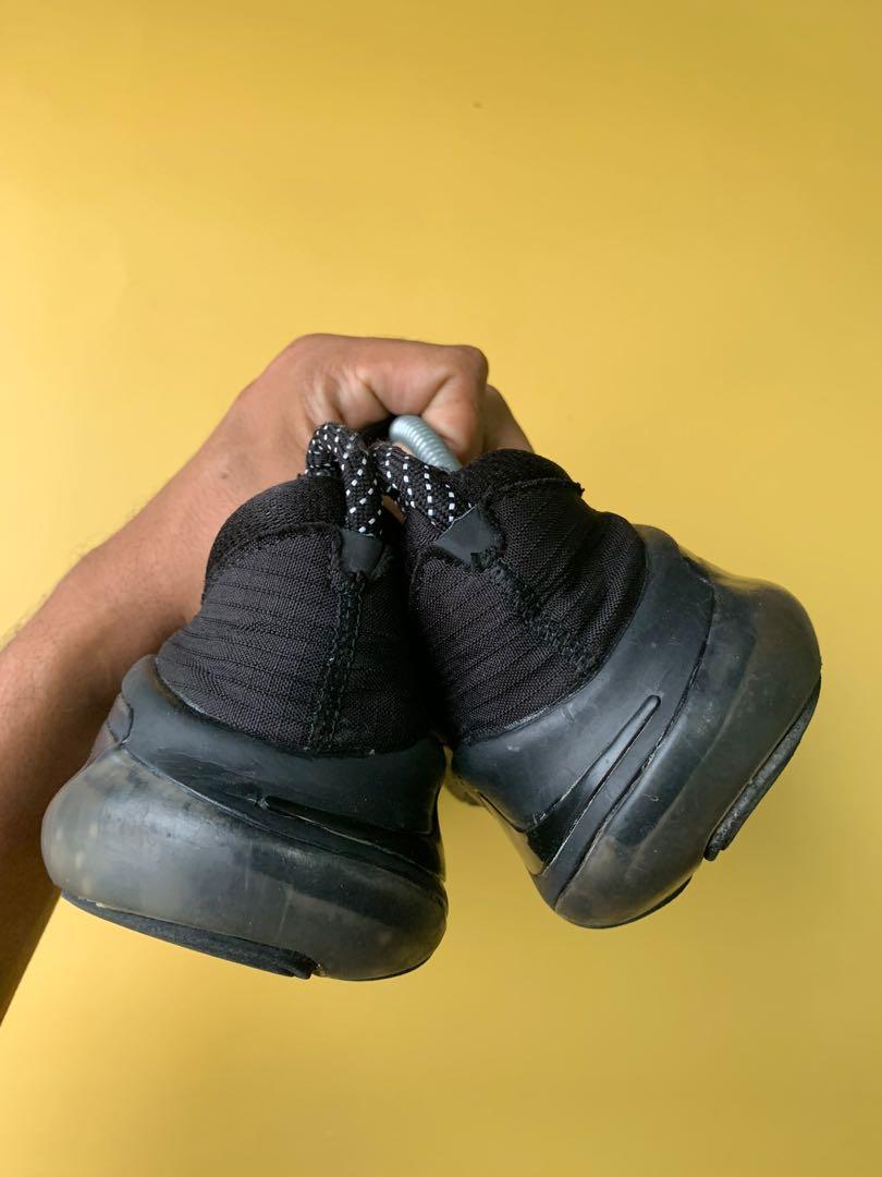 nike joyride triple black