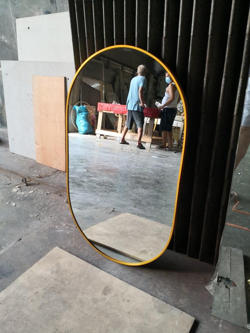 Oval mirror with aluminum frame (Category: Mirrors) located in Malabon City. Submitted by mirrors.ph (Listing ID 1107536964, Image 2). Description: Oval shape mirror with gold aluminum frame and plywood backing. Using 6mm thick copper free lead free mirror. Size: 1.5ft x 2.5ft P1012.50 Add P200 if with back hook Available in gold, glossy black, matte black, white and silver aluminum frame. Customize sizes and shapes are welcome..
