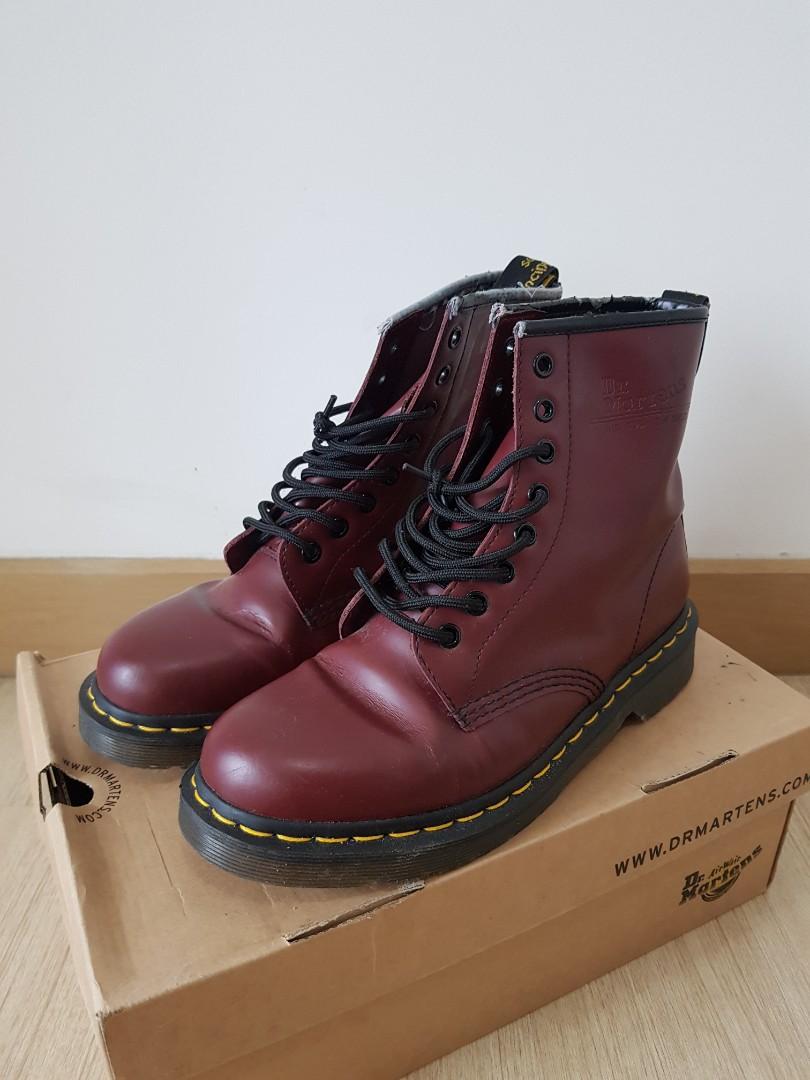 Size 9 hot sale dr martens