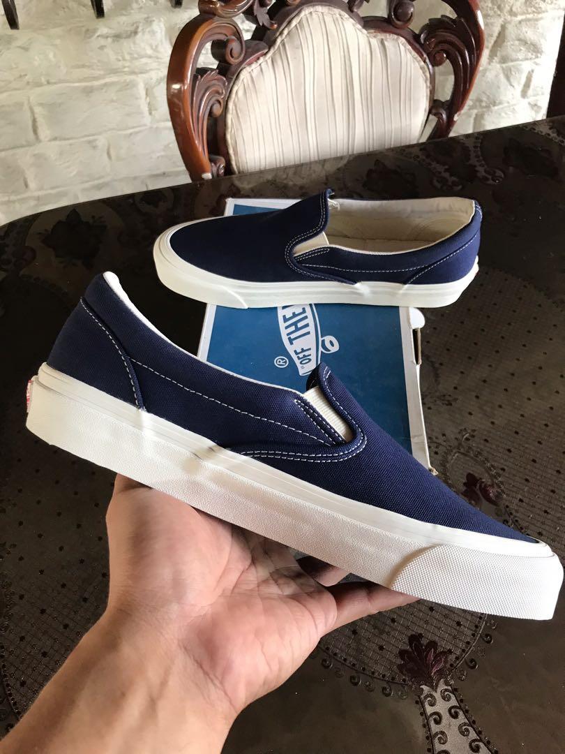 vans slip on peacoat