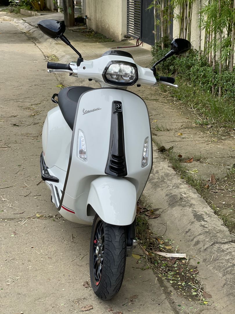 Vespa sprint carbon edition, Motorbikes, Motorbikes for Sale on Carousell