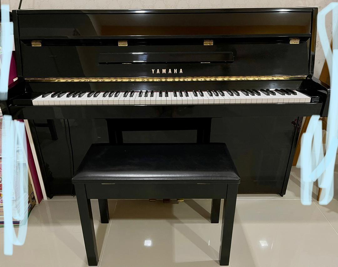 Yamaha piano LU 90PE