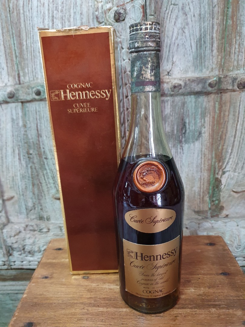 1970'S HENNESSY CUVEE SUPERIEURE COGNAC. VINTAGE/XO/LIQUOR/VSOP