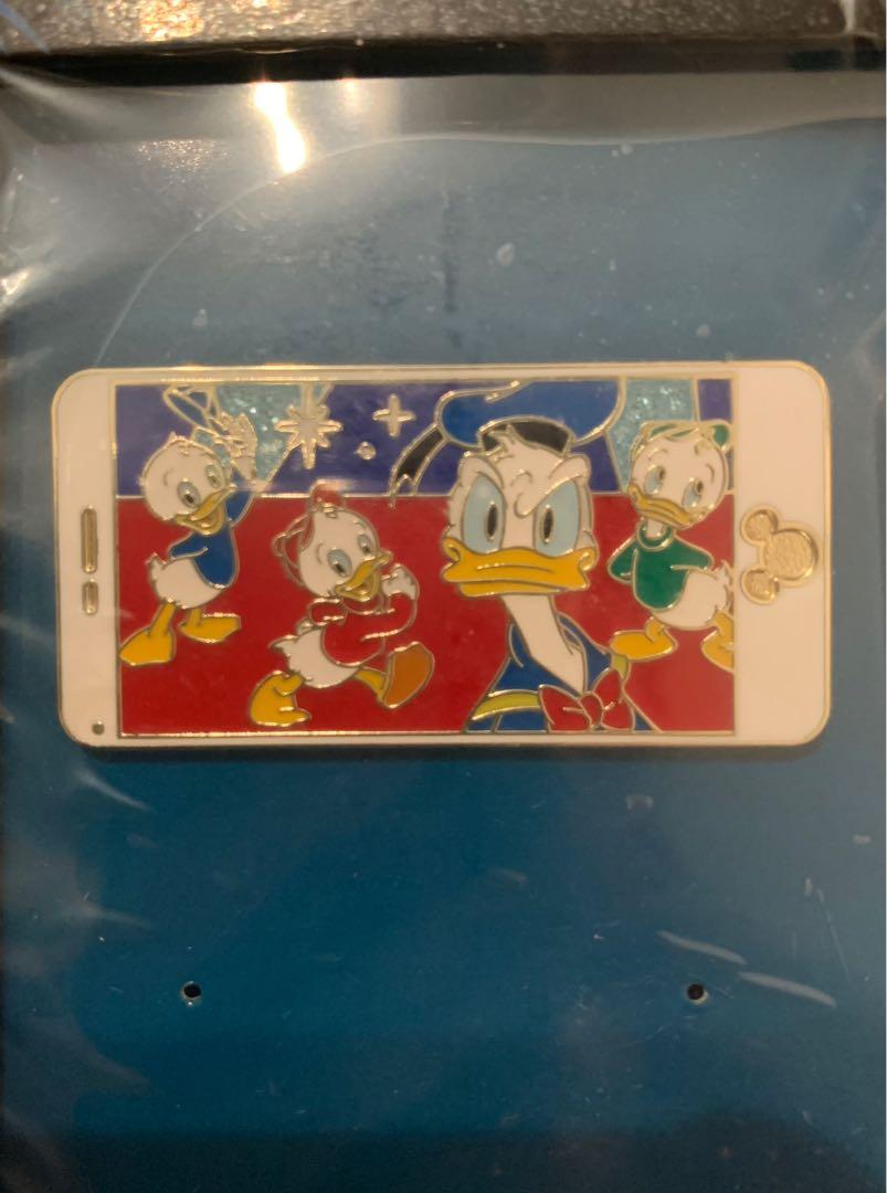 上海迪士尼disney Pin 徽章交換日2021 唐老鴨donald 限量版徽章 電子產品 電話 平板電腦裝飾on Carousell