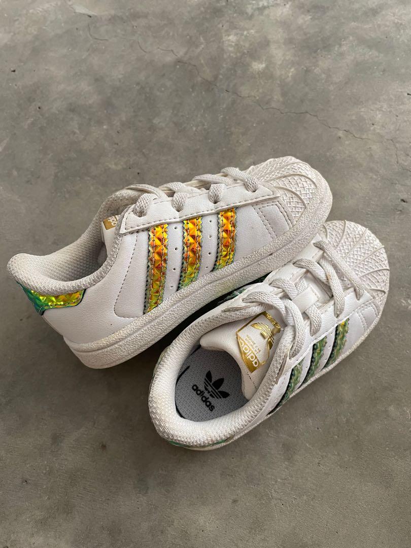 Adidas iridescent store 3d