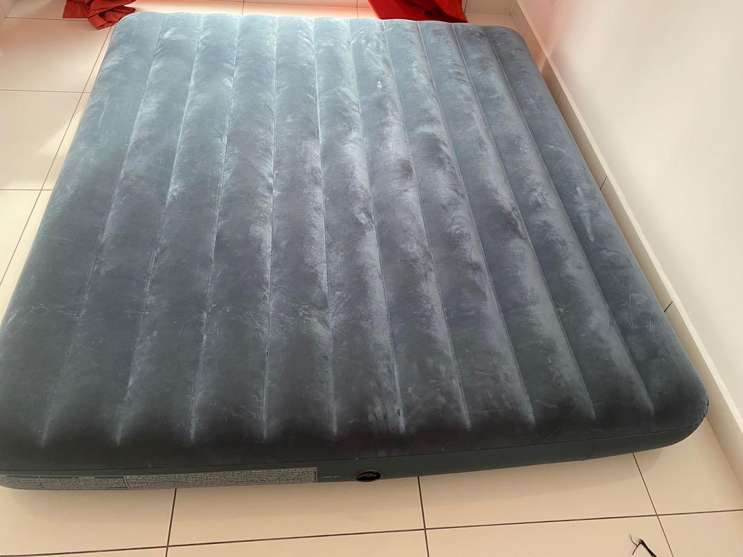 Air bed king size. Almost new, Furniture & Home Living, Furniture