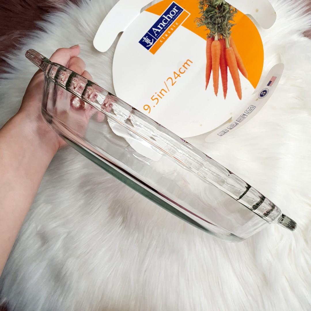 ANCHOR HOCKING BAKING PIE DISH - 9.5inch / 24cm (Category: Bakeware) located in Pasig City. Submitted by regs.018 (Listing ID 1107736148, Image 3). Description: Made of sturdy, thick clear glass that withstands tough baking jobs 9-inch diameter, 1.5 qt capacity; Classic in shape, bakes evenly, and cleans easily The large capacity is perfect for cooking and re-heating items with an oversized easy-to-grip handle; Great for small pies and desserts P