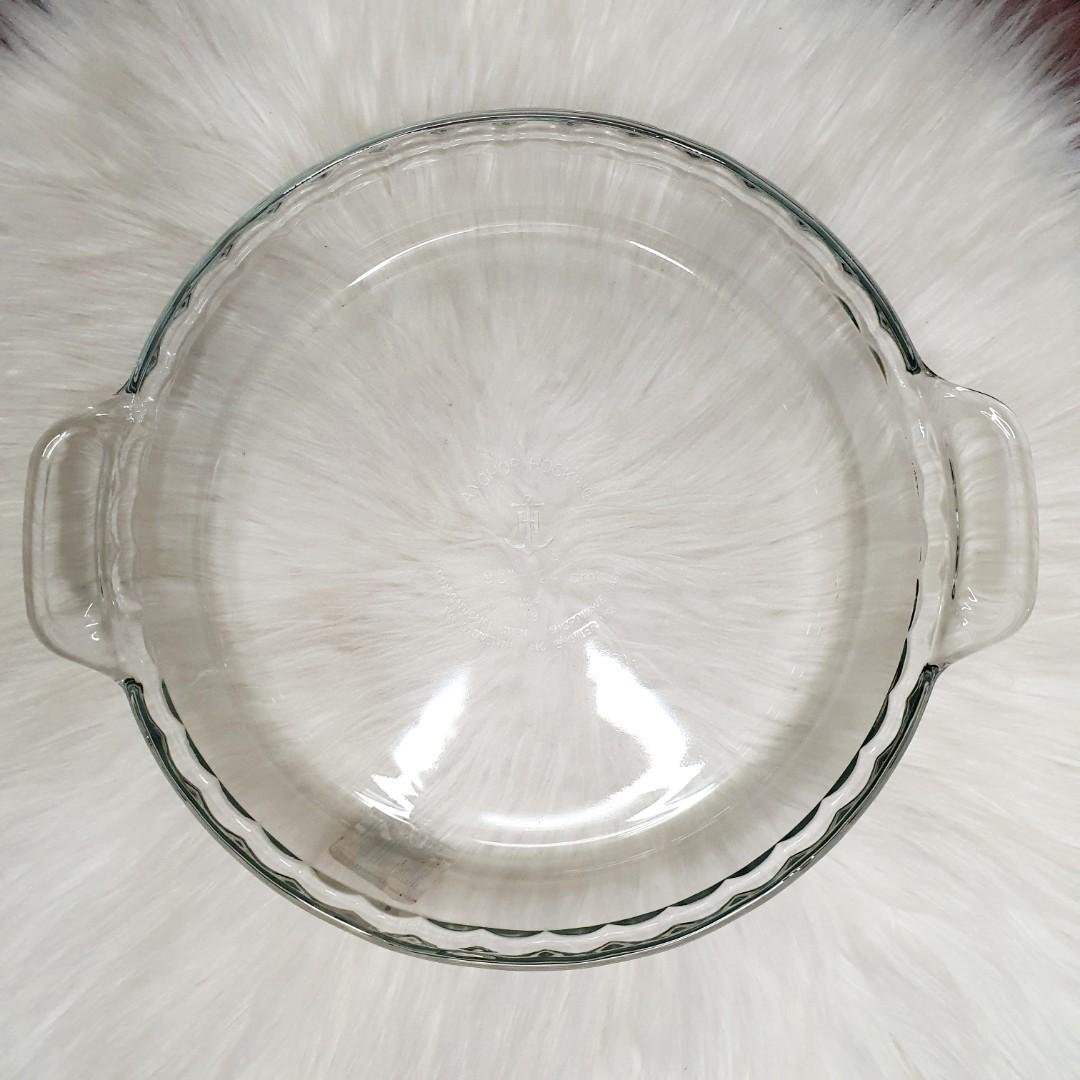 ANCHOR HOCKING BAKING PIE DISH - 9.5inch / 24cm (Category: Bakeware) located in Pasig City. Submitted by regs.018 (Listing ID 1107736148, Image 2). Description: Made of sturdy, thick clear glass that withstands tough baking jobs 9-inch diameter, 1.5 qt capacity; Classic in shape, bakes evenly, and cleans easily The large capacity is perfect for cooking and re-heating items with an oversized easy-to-grip handle; Great for small pies and desserts P
