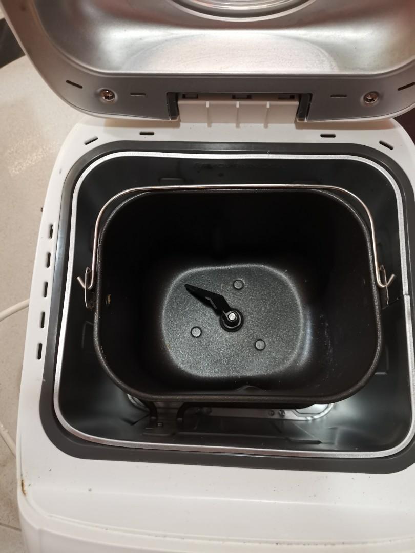 Breadmaker Morphy Richards (Category: Breadmakers) located in Singapore. Submitted by saisk95 (Listing ID 1107675090, Image 3). Description: Bought for 120 used hardly thrice and reduced for quick clearance The machine is fast bake variety and is in pristine condition still in box but no instructions(can be downloaded from the net).