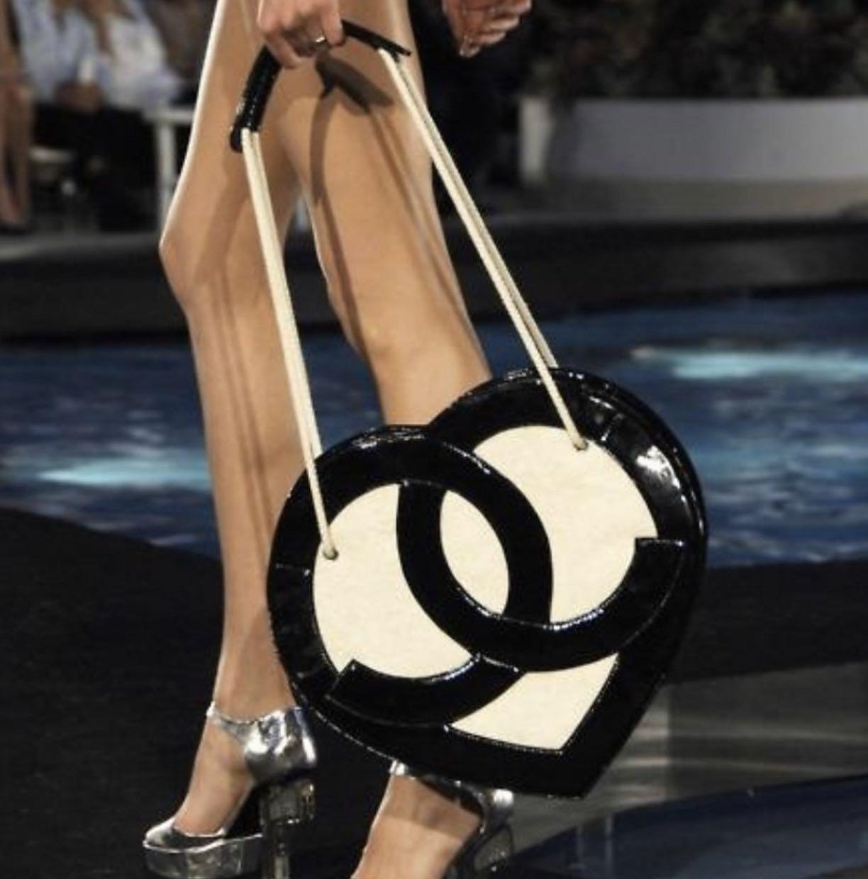 Chanel vintage heart bag huge CC logo, Women's Fashion, Bags & Wallets,  Shoulder Bags on Carousell